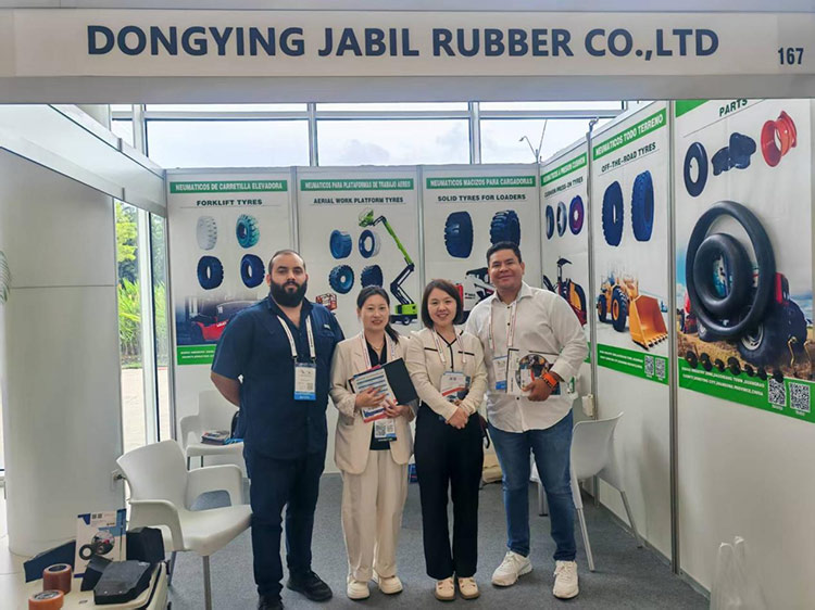 Gli pneumatici JABIL brillano alla Panama International Tire Expo 2025, raggiungendo le intenzioni di cooperazione strategica con acquirenti di diversi paesi