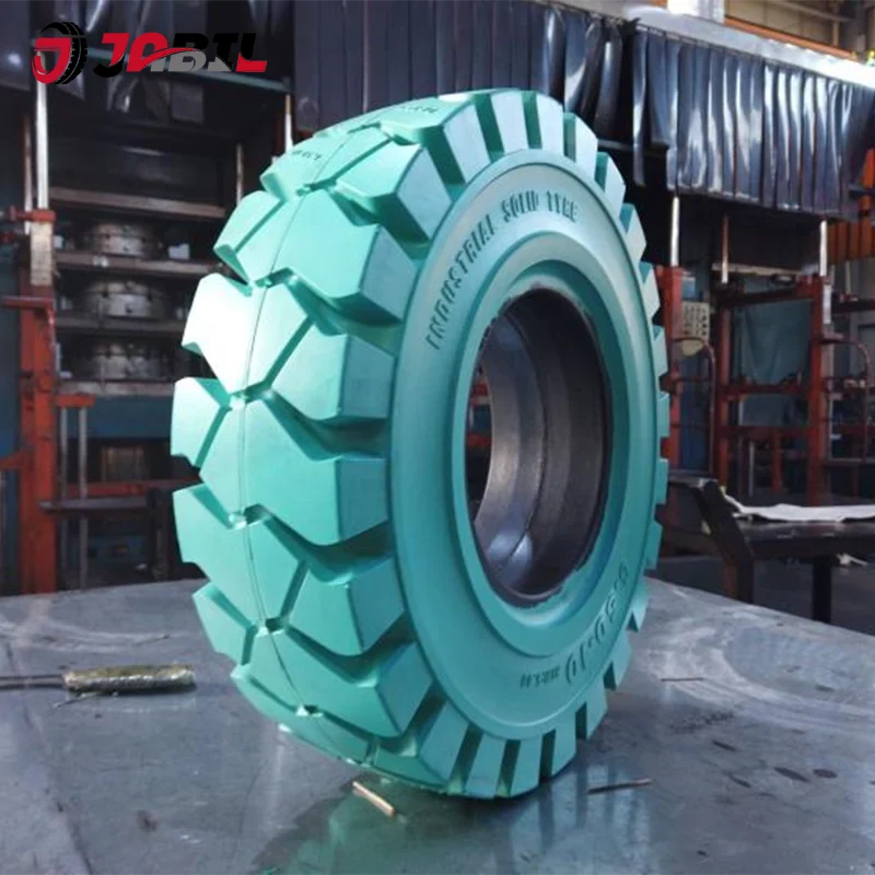 Pneumatici pieni antitraccia